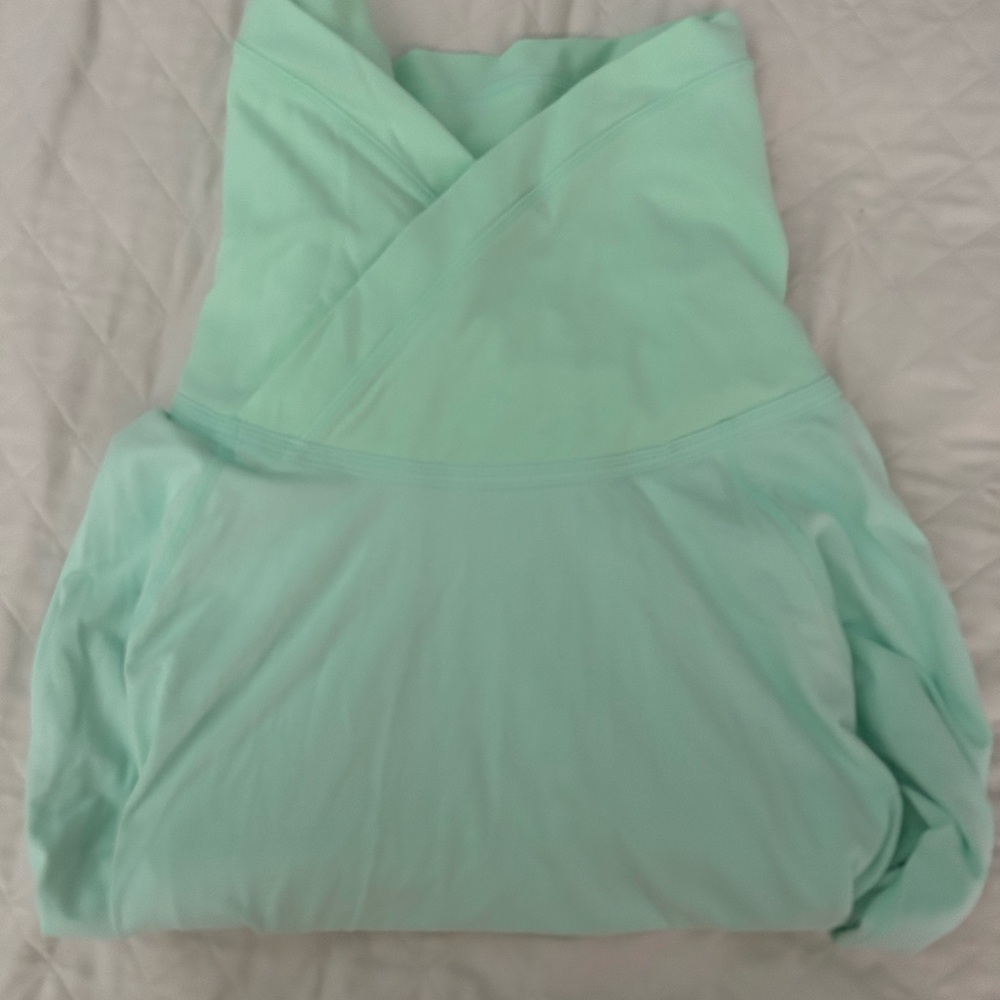 Mint green lulu lemon top